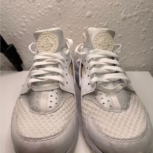 Nike Cream and White Sneakers Huarache